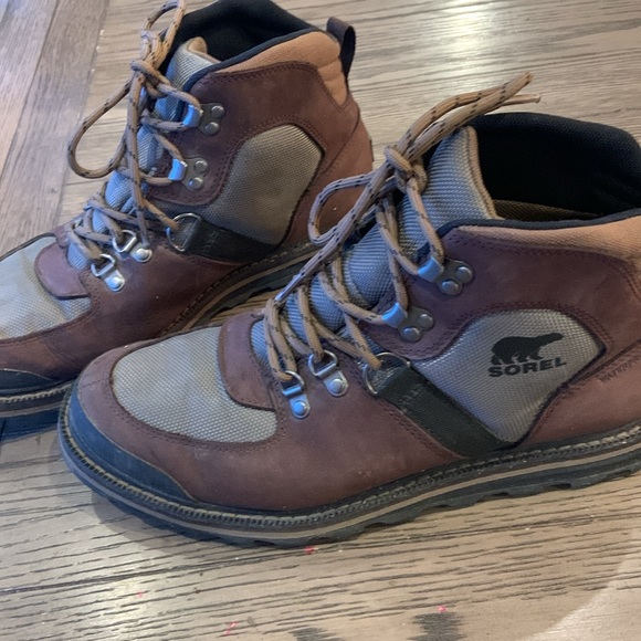 Men’s Sorel Boots in size 10 - Picture 2 of 5